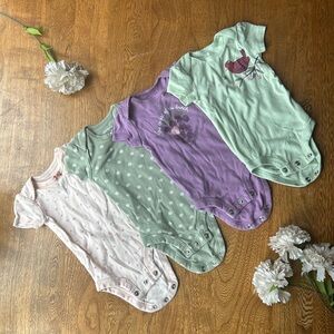 4pc + 1 (5)Carter’s Onesies NB🍇🌿🕊️